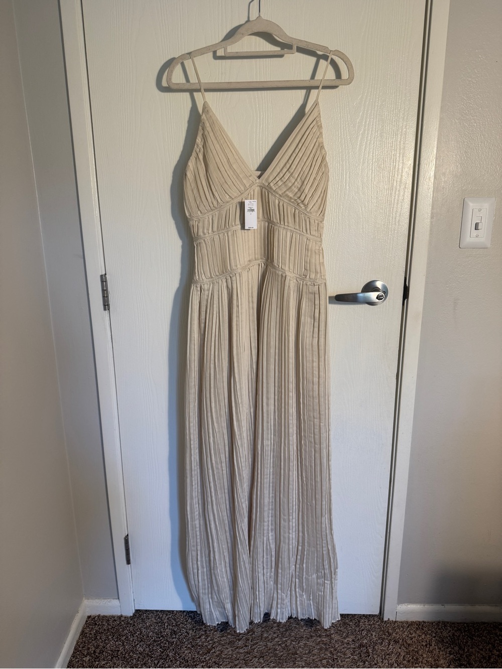 NWT Banana Republic Cream Pleated V-Neck Maxi Dress